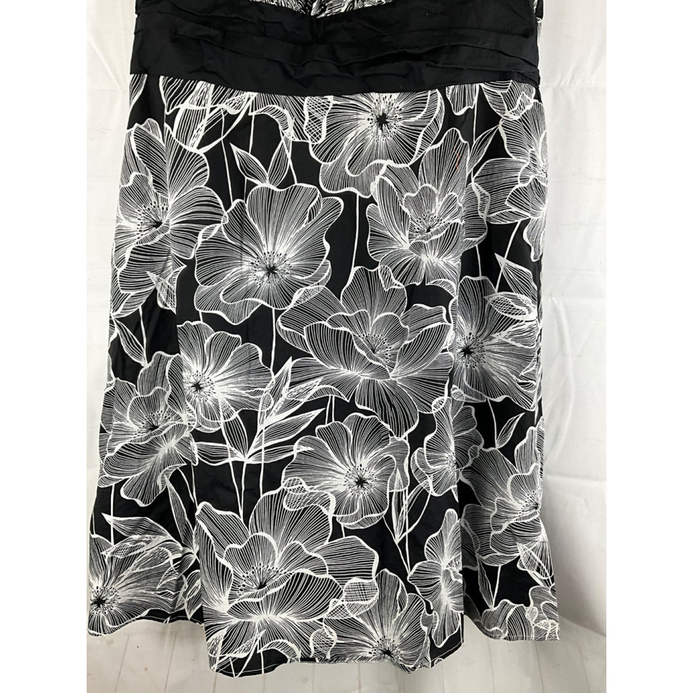 Dress Barn Black Floral Print Sleeveless Knee-Length Dress Size 20 Used - Picture 5 of 5